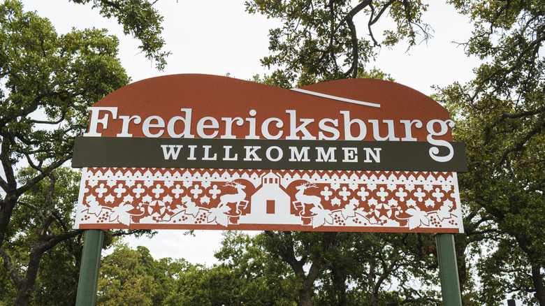 Welcome signboard for Fredericksburg