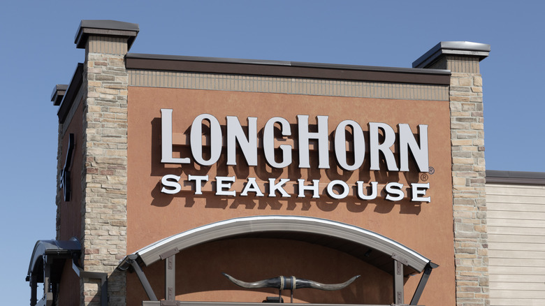 The exterior of a LongHorn Steakhouse