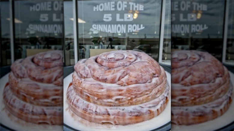 Bonnie's Donuts' cinnamon roll