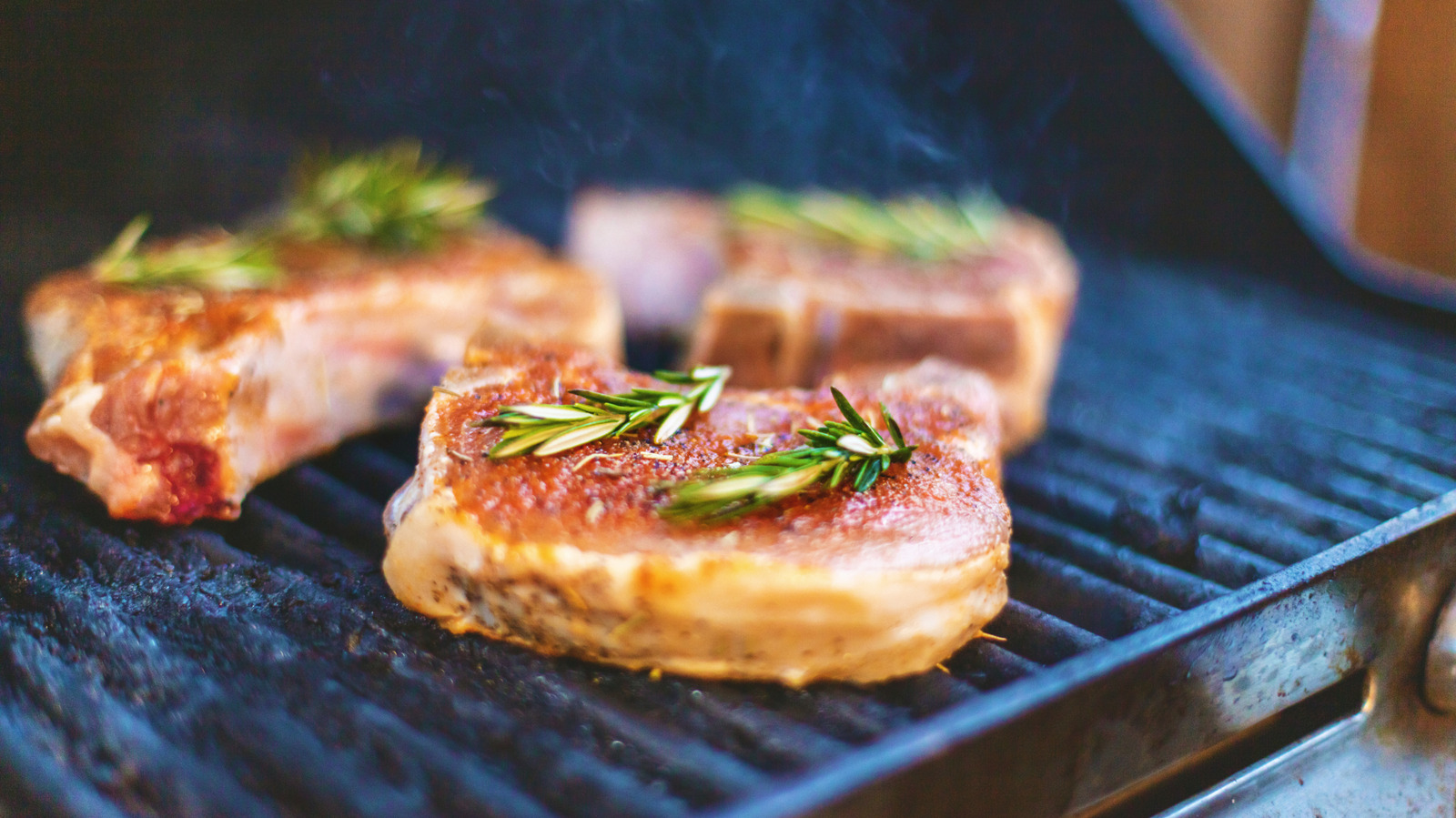 This Texas-Based Steakhouse Chain Has A Pork Chop Lunch Special Almost Too Good To Be True - Tasting Table