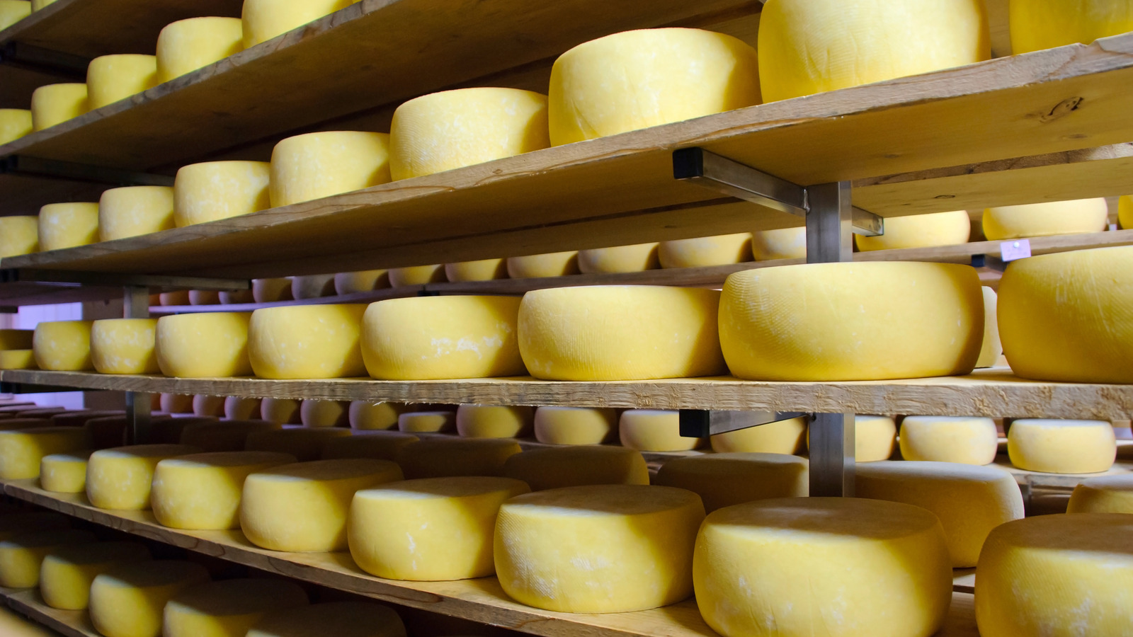 Сайты производителей сыра. Созревание сыра. Хранилище сыра. Производство сыра. Хранение сыра.