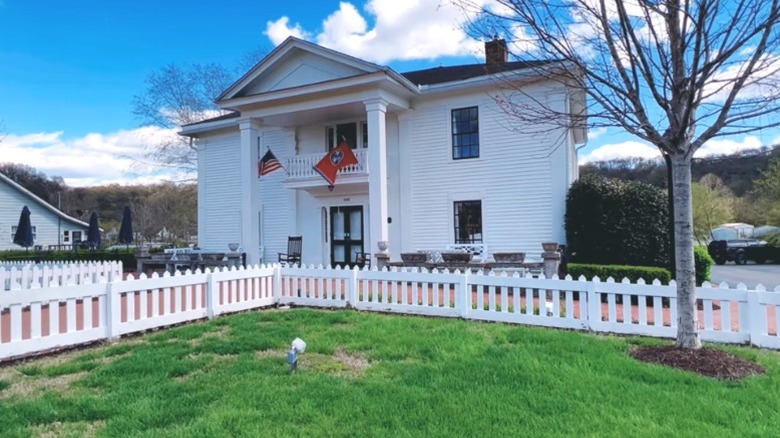 exterior of Miss Mary Bobo's in Lynchburg, Tennessee