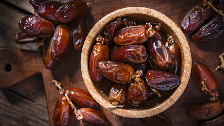 A bowl of dates