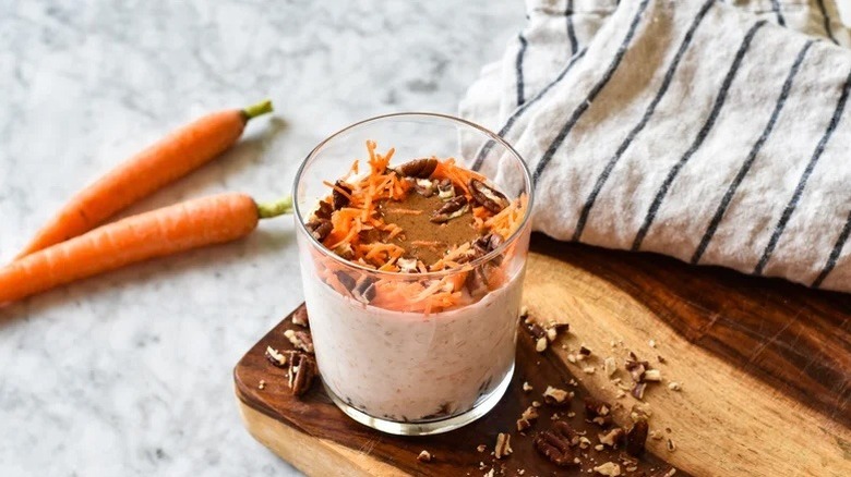 The ingredients for carrot cake overnight oats