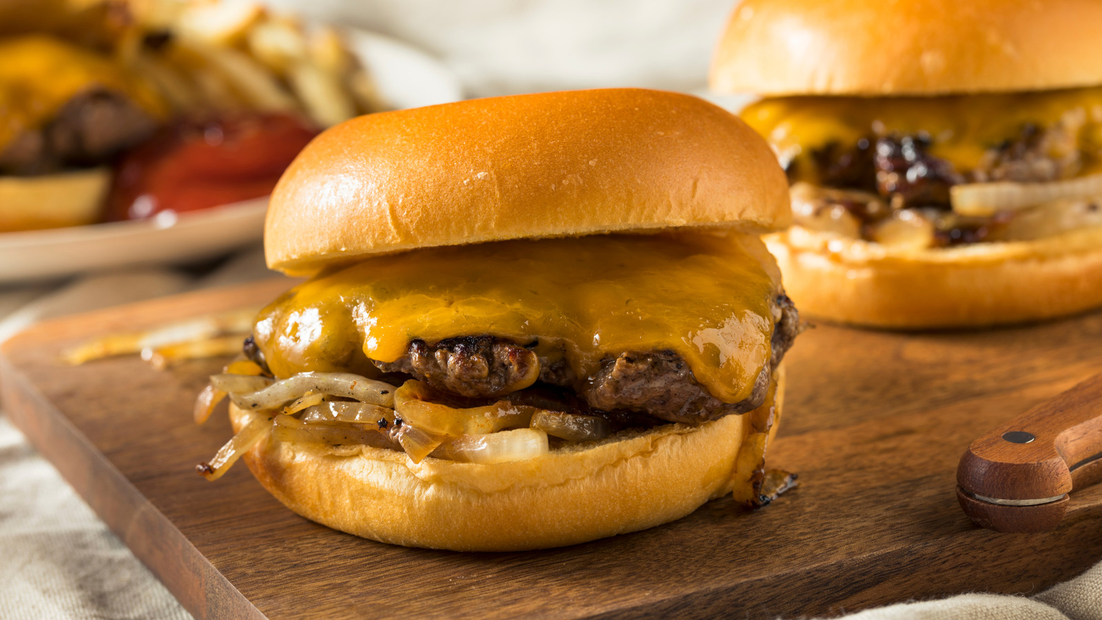 This Vintage Onion Burger Can Stretch Your Dinner Budget And Boost Flavor - Tasting Table