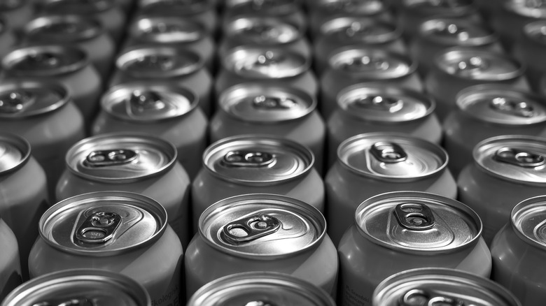 unbranded aluminum cans