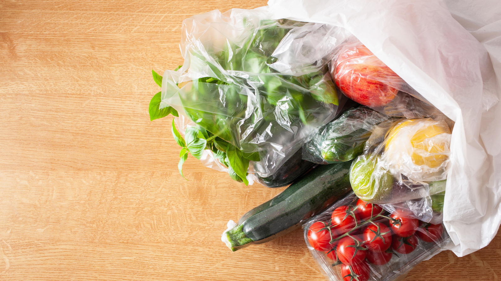 Those Plastic Bags From The Grocery Store Won't Keep Your Produce