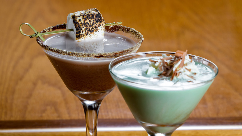chocolate and mint cocktails in martini glasses