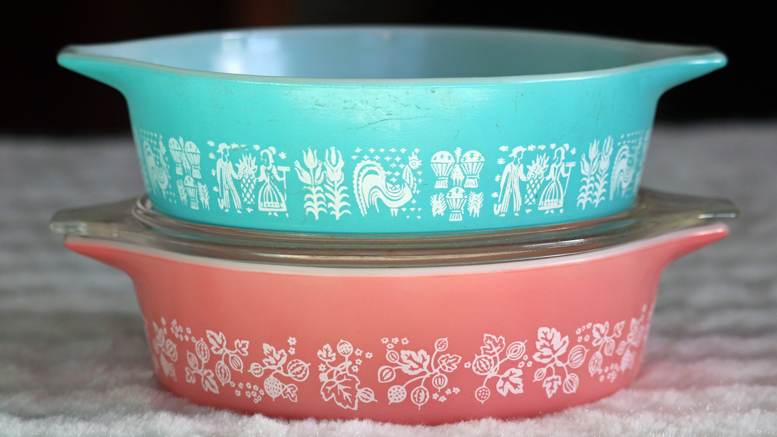 It's Not Just About Cracks Or Exploding — Here's Why You Should Think Twice Before Thrifting Vintage Pyrex
