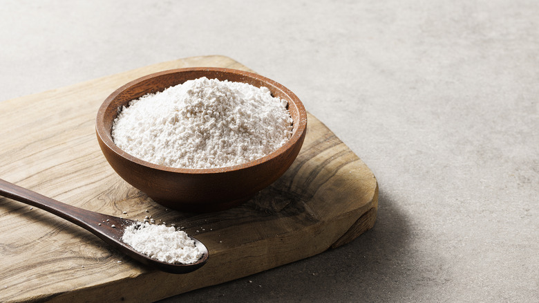 cornstarch in wooden bowl with spoon
