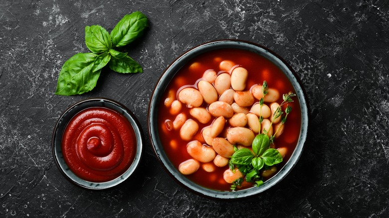 Beans in broth and tomato paste