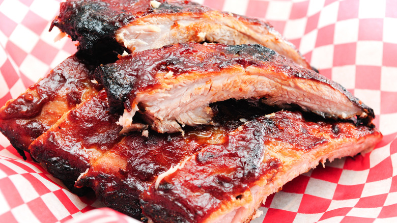 Rack of ribs in basket