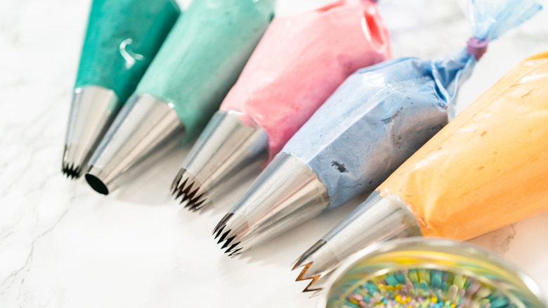 Pastry tips with icing bags