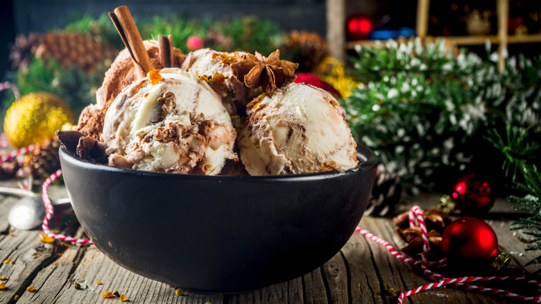 Bowl of gigerbread ice cream, holiday decorations