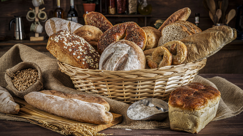 Many mixed breads and rolls in basket
