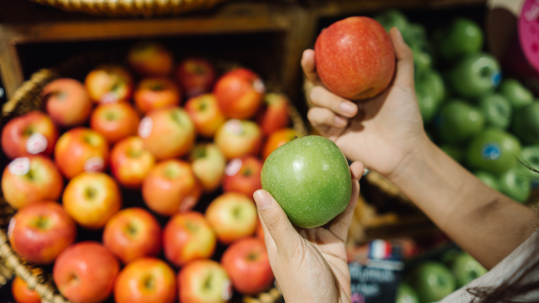 picking apples at grocery store