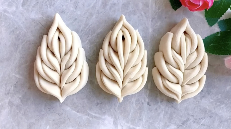 leaf shaped bread dough 
