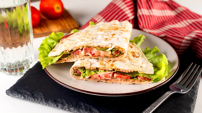 quesadilla with lettuce, tomatoes, meat and cheese