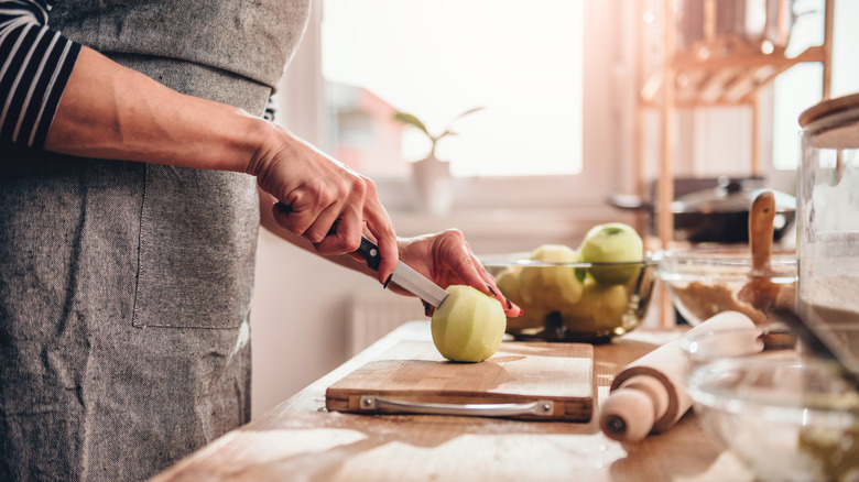 preparing apples for a pie