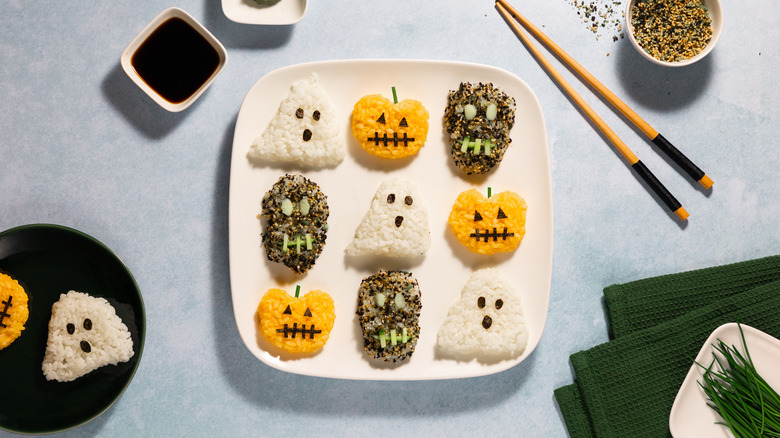 halloween onigiri on plate 