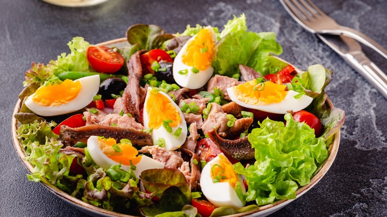 A vibrant, colorful Niçoise Salad
