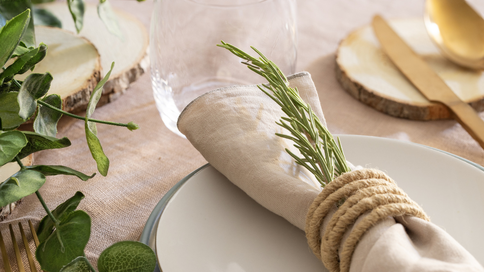 Turn A Bowl Of Water Into A Beautiful Centerpiece That Doubles As Eco-Friendly Bug Deterrent