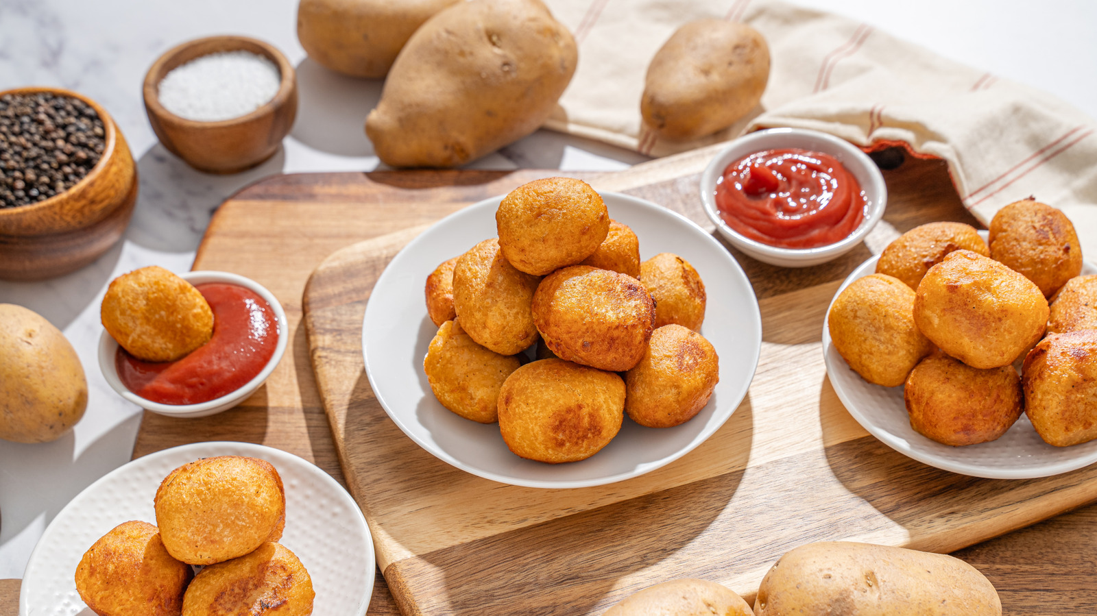 Turn Frozen Tater Tots Into A Full-Blown Meal With This Cheap Canned Topping