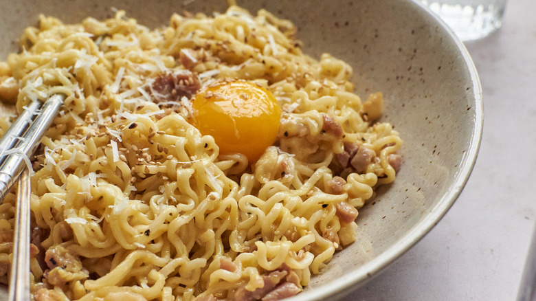 Ramen noodles with carbonara pancetta