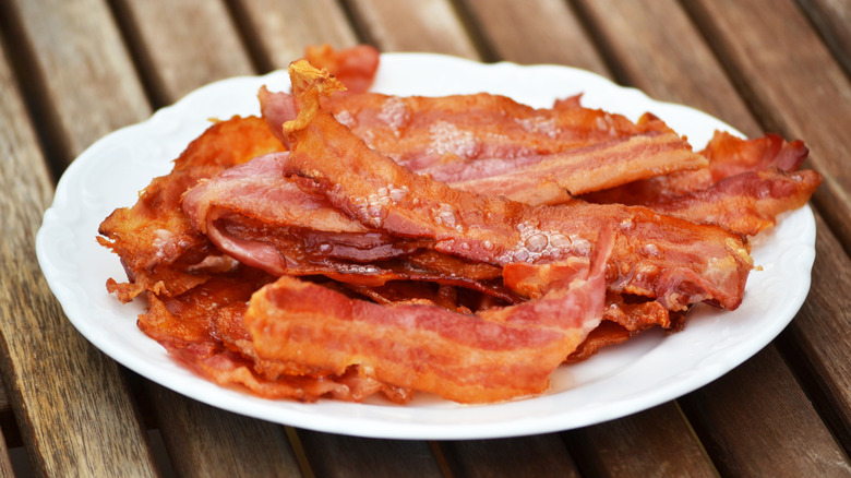 plate of cooked crispy bacon