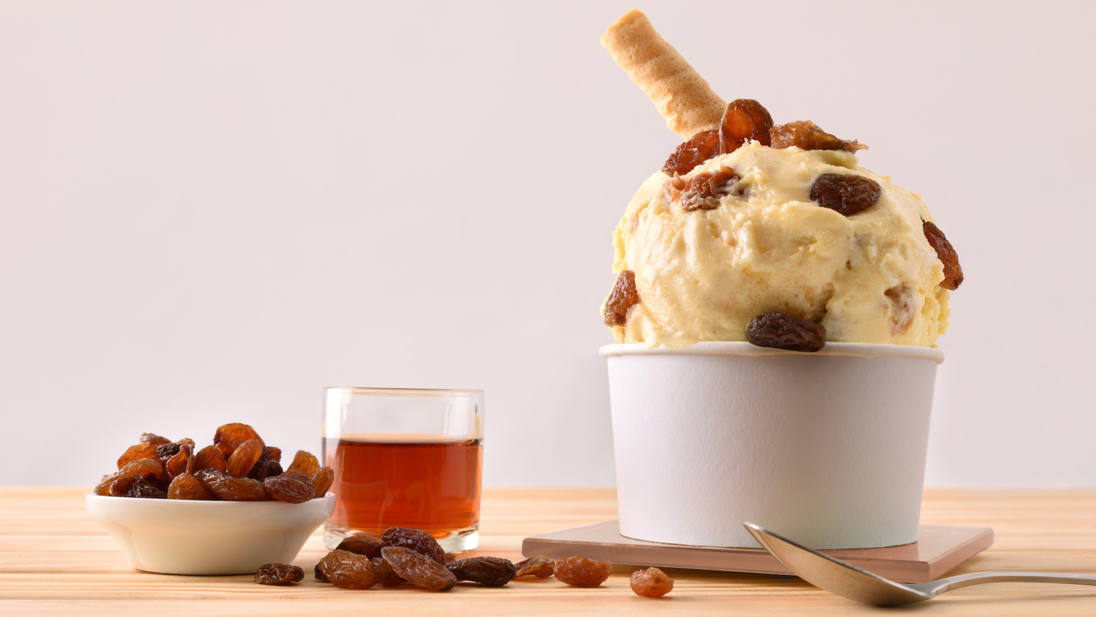 This Underrated Häagen-Dazs Flavor Is An Old-Fashioned Italian Classic And An '80s Icon