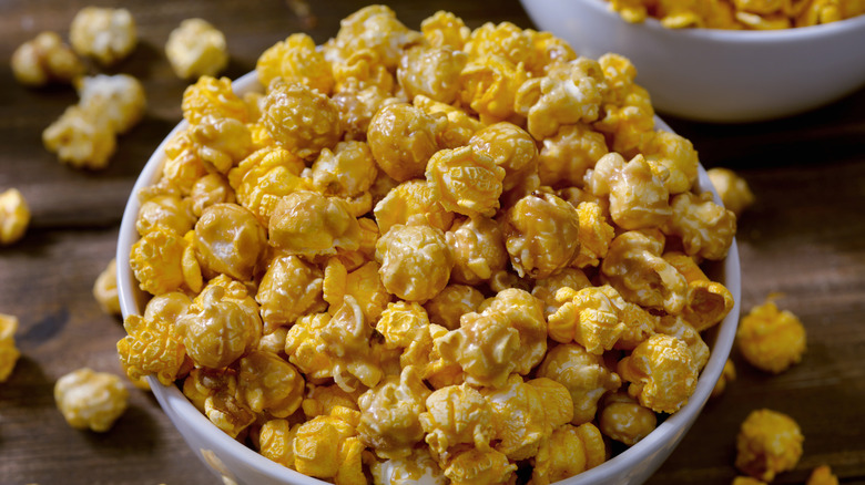 Chicago style popcorn in bowl