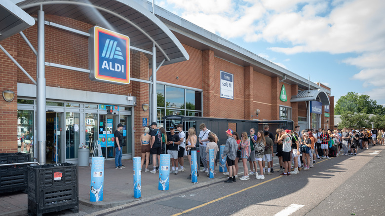 Long queue outside Aldi.