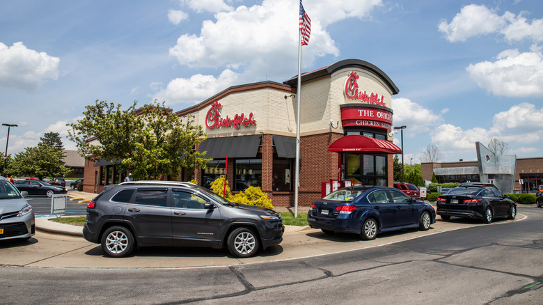 Cars in Chick-fil-A drive thru on sunny day