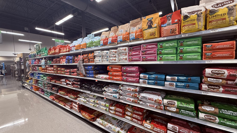 Grocery store aisle at Publix