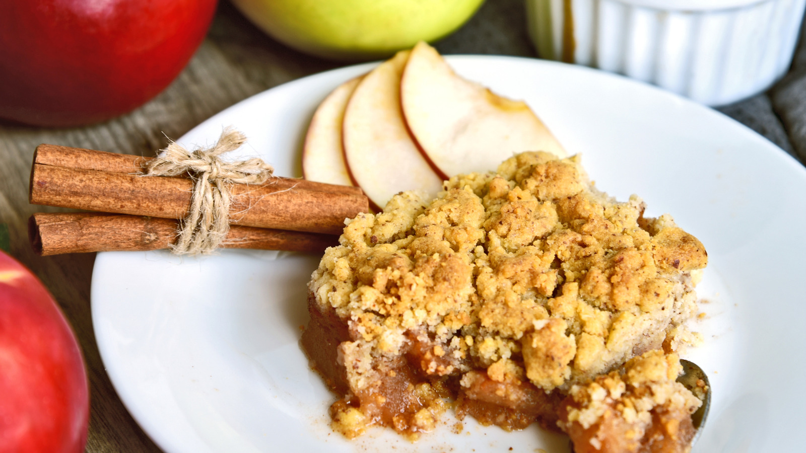 Take Apple Cobbler Up A Notch With One Simple Addition That Doubles As A Fiber Boost