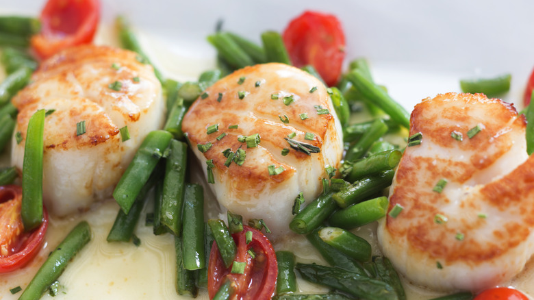 scallops asparagus and beurre blanc sauce
