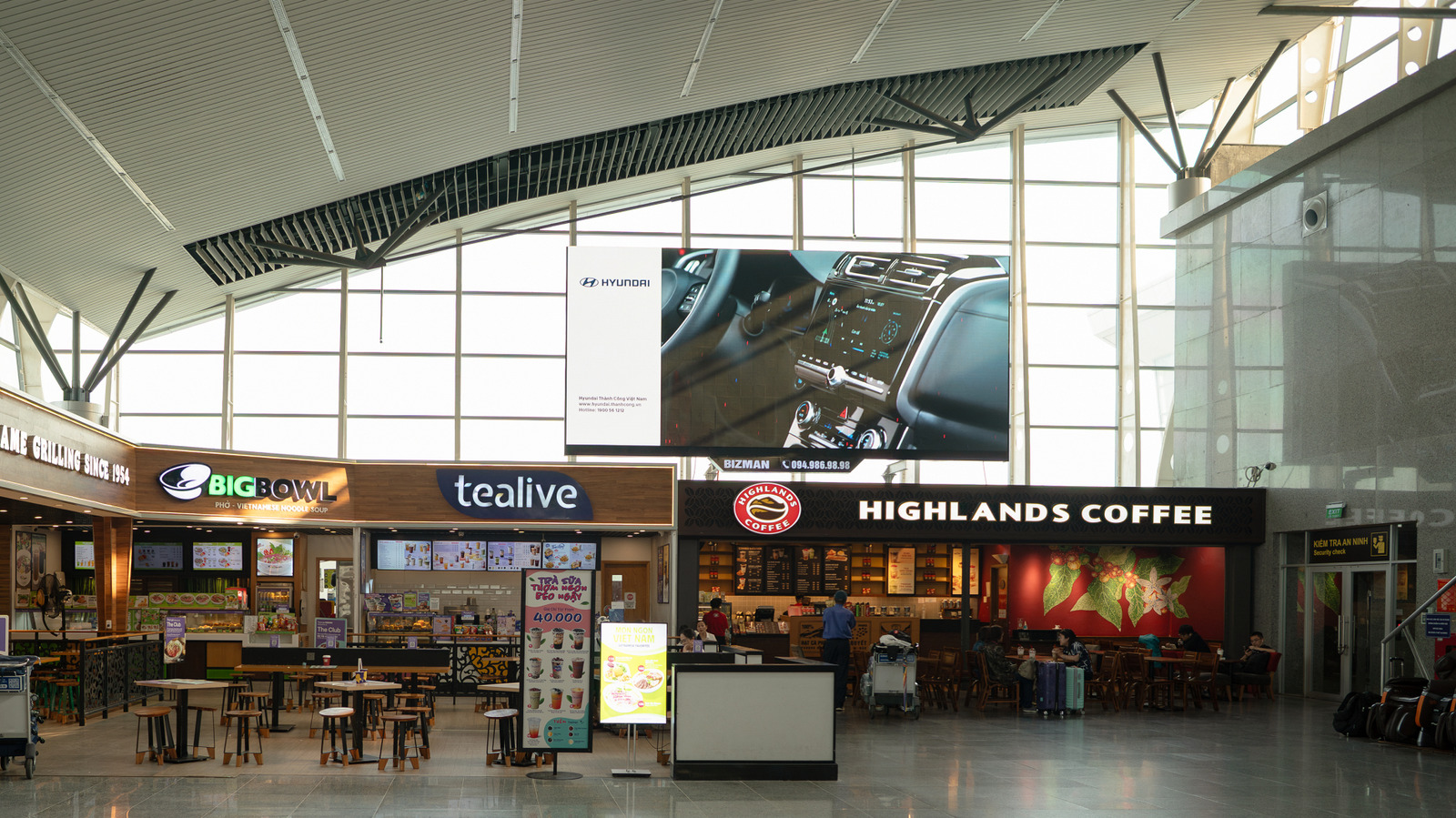 This US Airport Reportedly Sells More Hot Dogs Than LAX And LaGuardia Combined