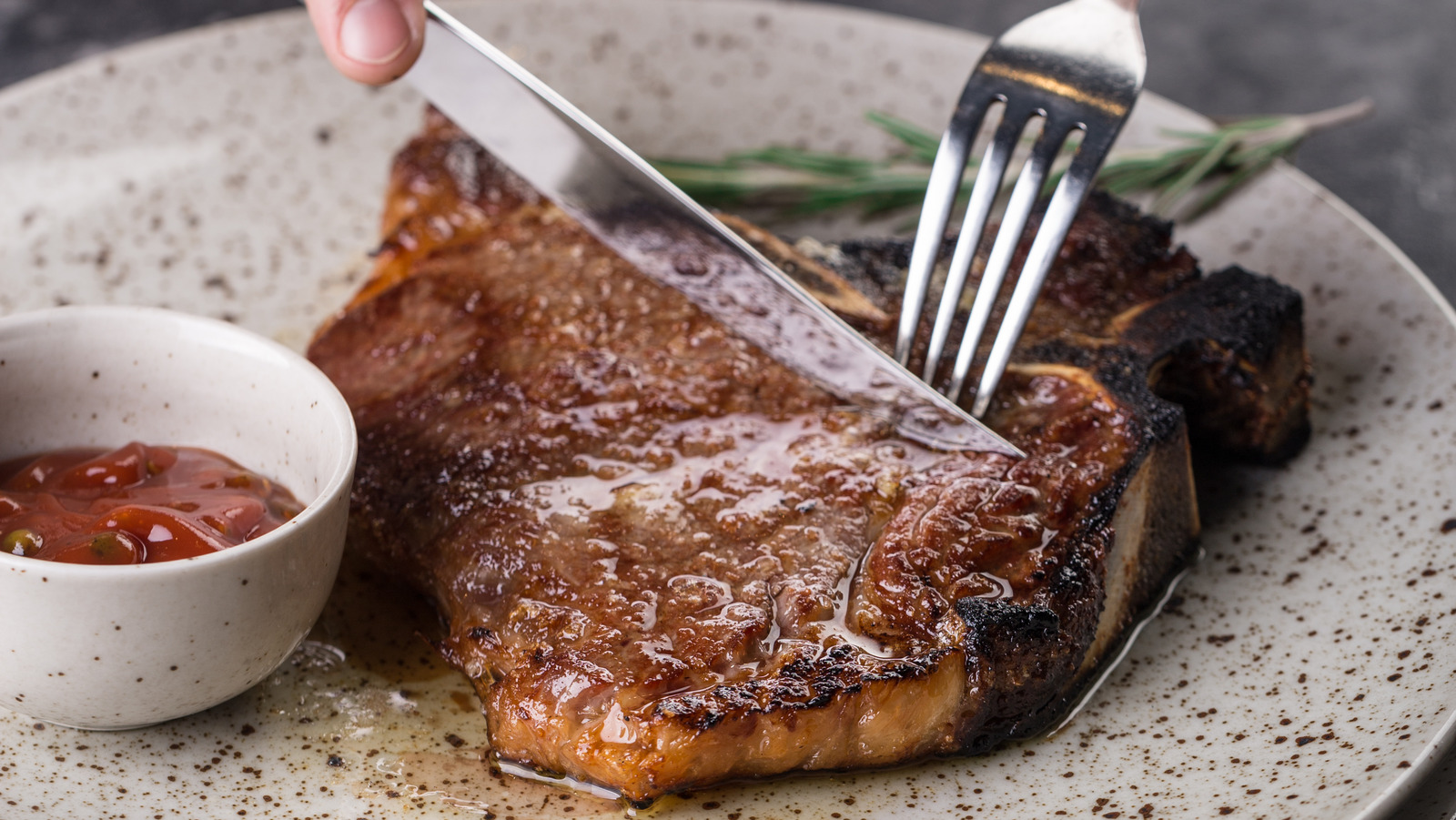 Use This Basic Trick To Get Rid Of Knife Marks On Your Plates