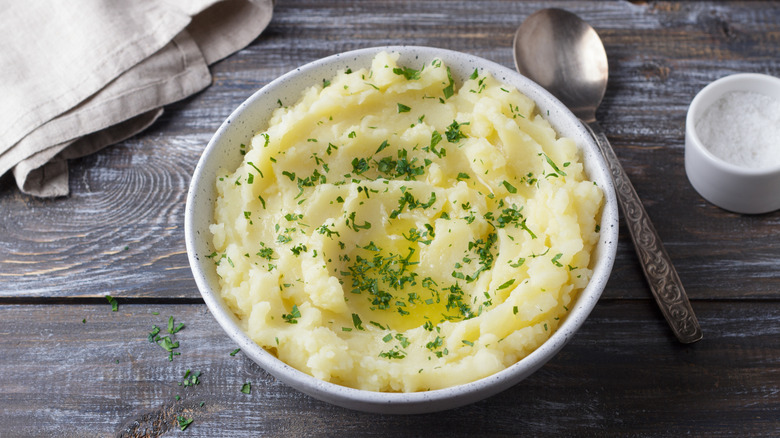 bowl of mashed potatoes