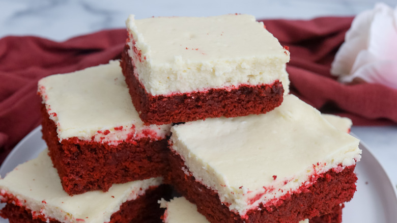 red velvet cheesecake bars on plate