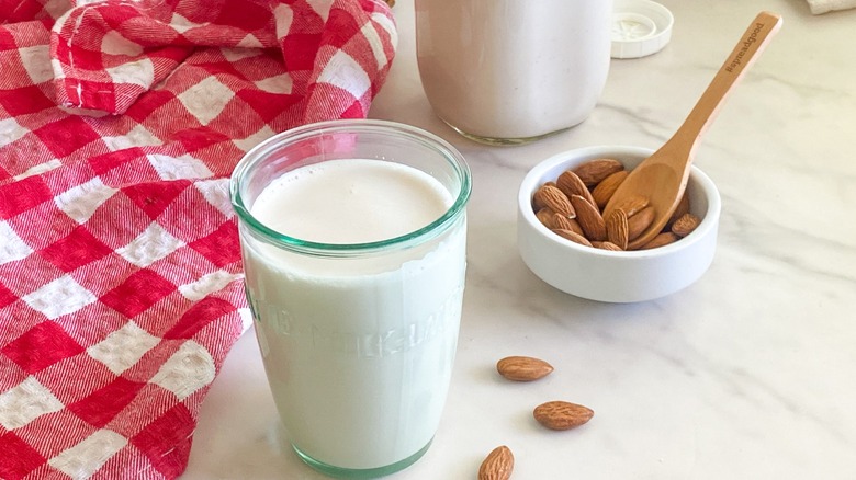 milk in glass with almonds