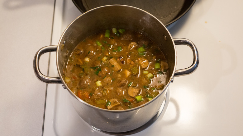 vegetarian gumbo in medium pot