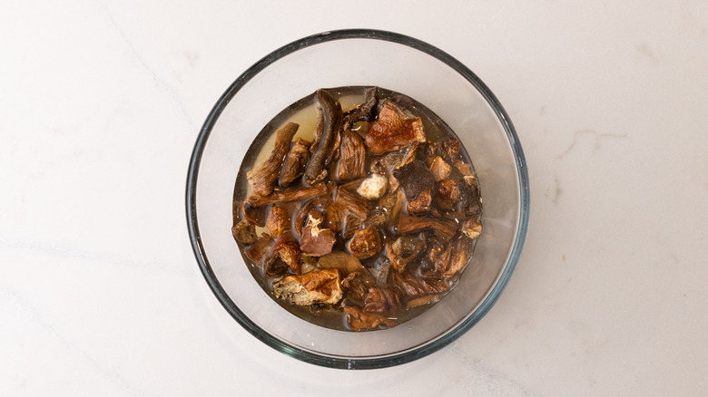 soaking dried porcini mushrooms