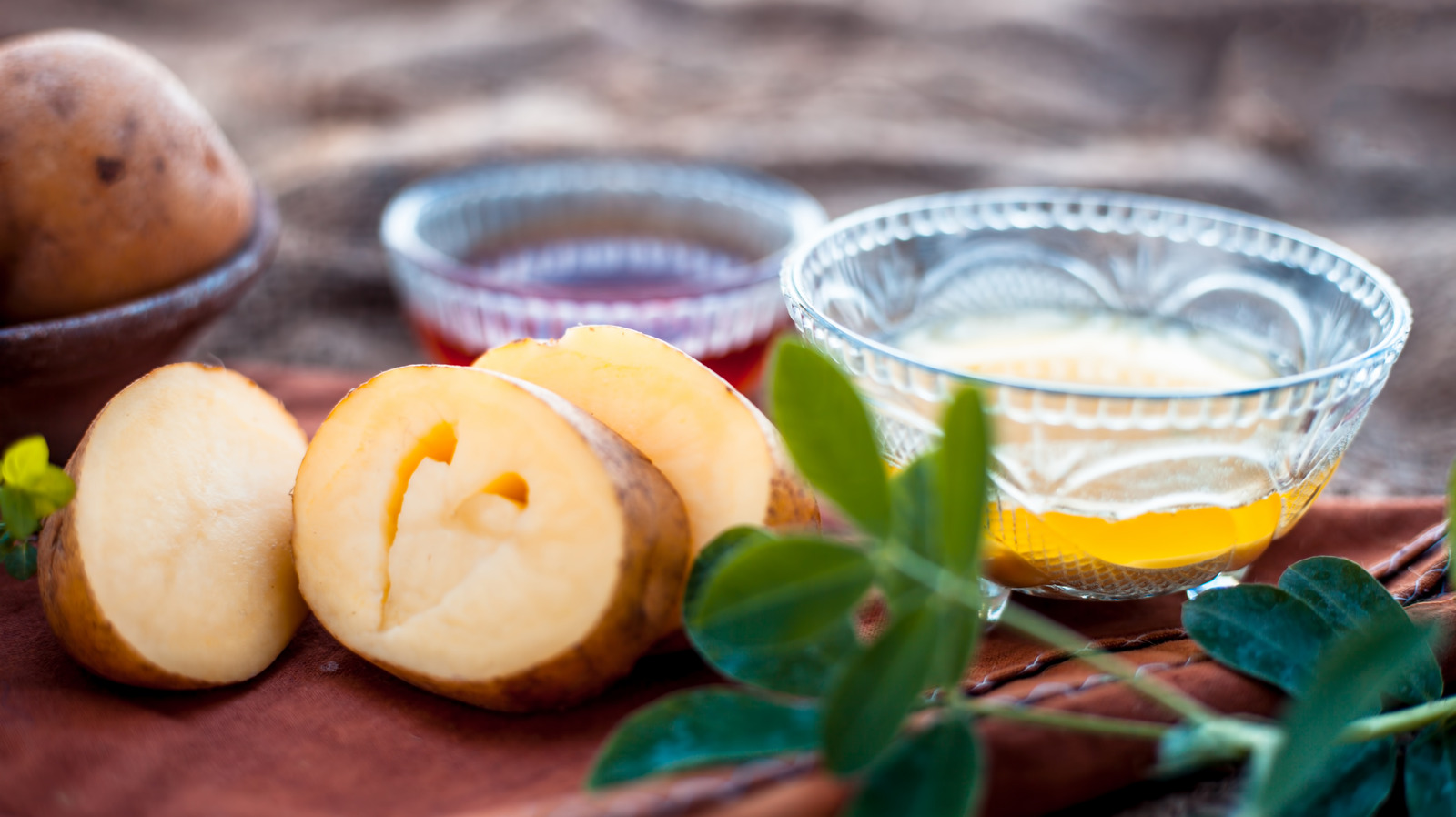 Vinegar Is A Popular Choice For Cleaning Produce, But Should You Use It On Potatoes? - Tasting Table