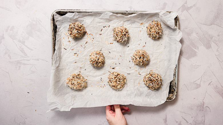 Cookies rolled in coconut