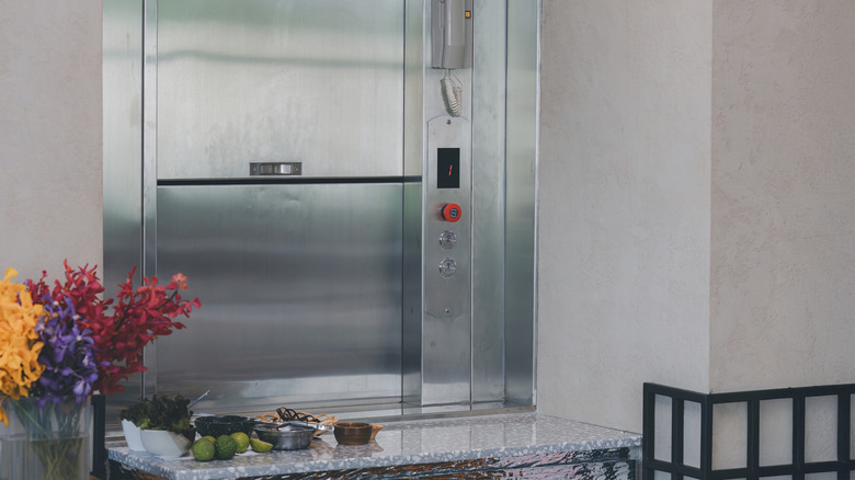 A dumbwaiter elevator for shuffling food between floors