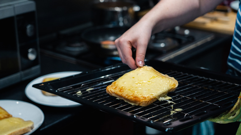 making a vintage cheese dream