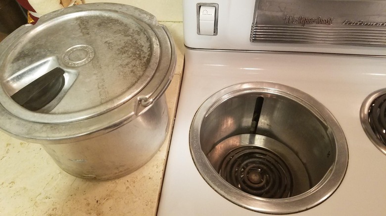 Deep well cooker on the hotpoint