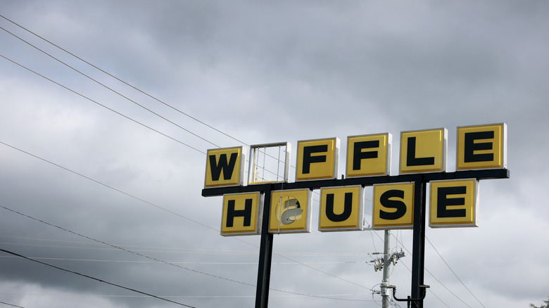 Waffle House sign with missing letter