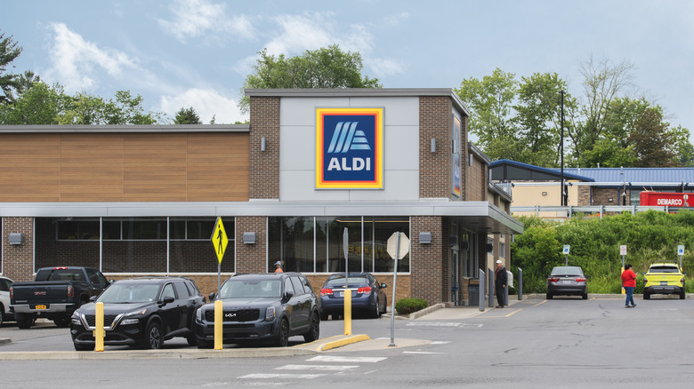 Exterior of Aldi's store